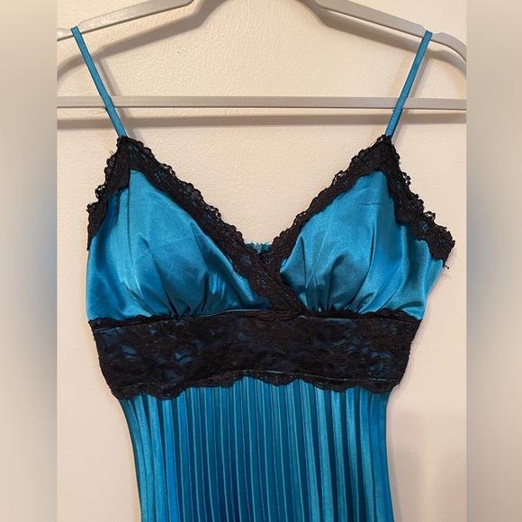 Charlotte Russe Vintage Y2K Satin and Lace Party Dress - Picture 4 of 6